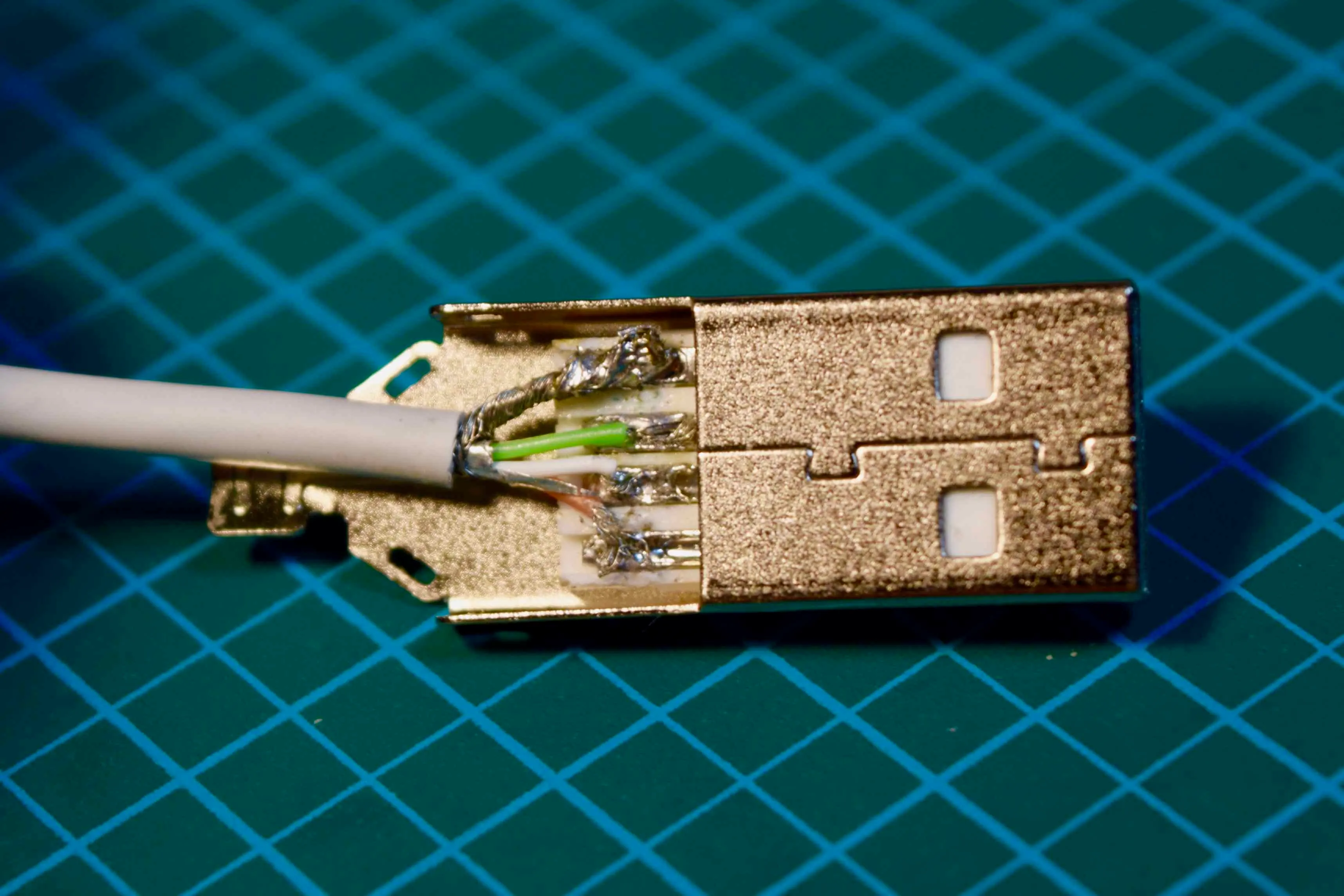 はんだ付け作業